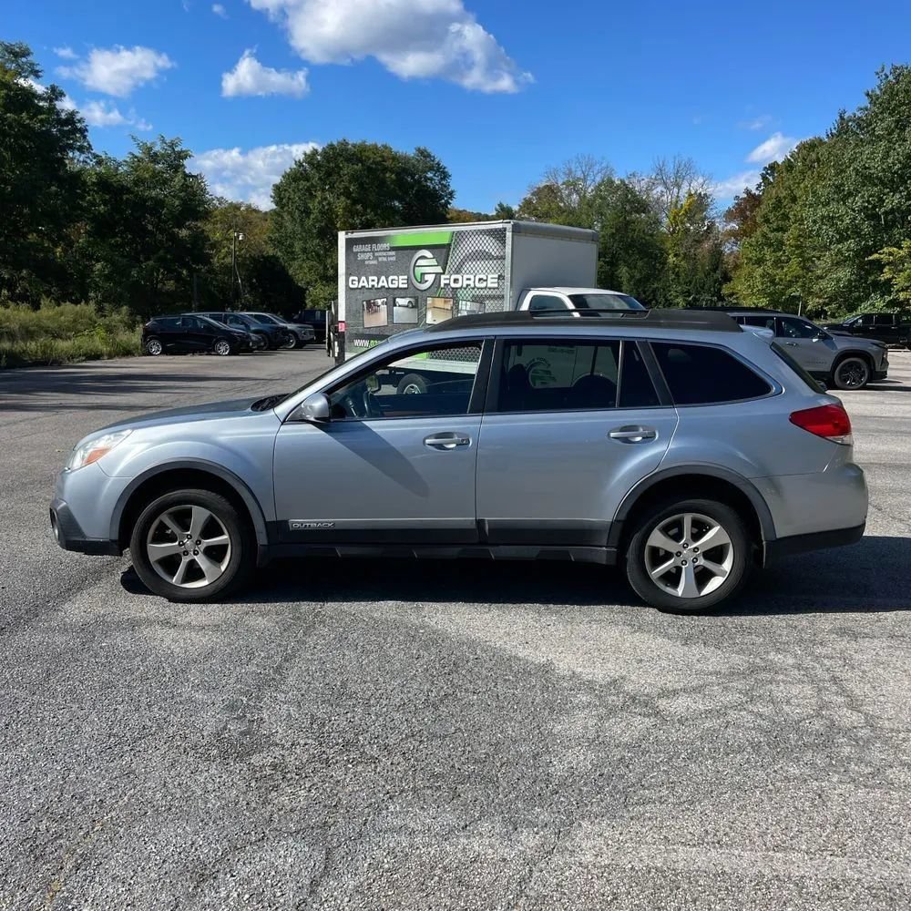 Used 2013 Subaru Outback 2.5i Limited AWD/4WD image 3