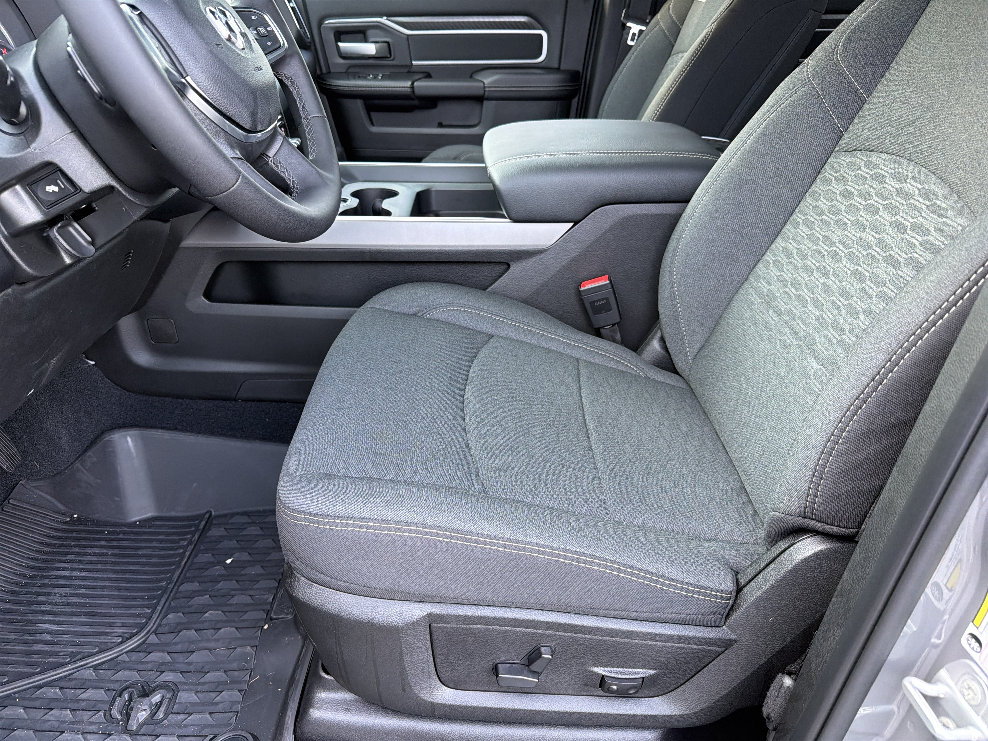 New 2026 RAM 2500 Big Horn AWD/4WD image 8