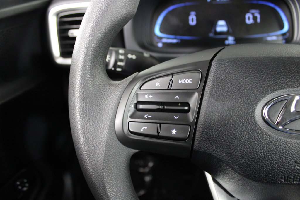Certified 2025 Hyundai Venue SE FWD image 24