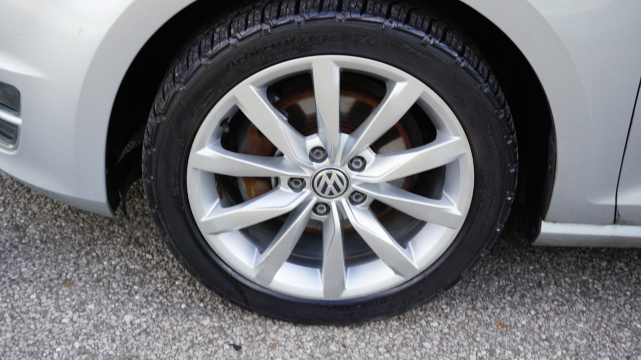 Used 2015 Volkswagen Golf S image 9