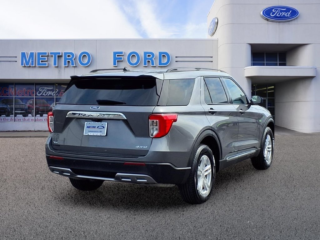 Certified 2023 Ford Explorer XLT w/ Equipment Group 202A AWD/4WD image 3