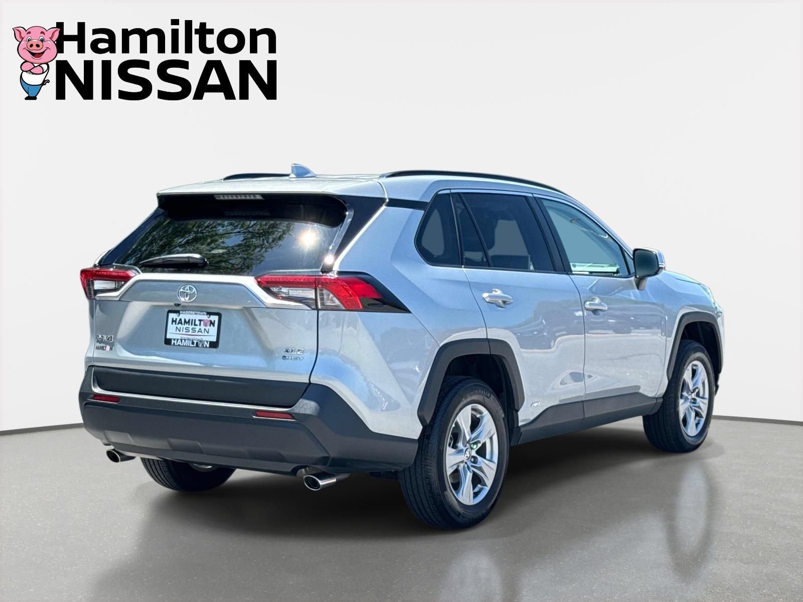 Used 2025 Toyota RAV4 XLE AWD/4WD image 2