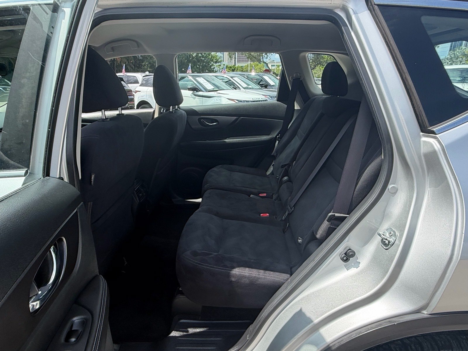 Used 2016 Nissan Rogue S FWD image 11