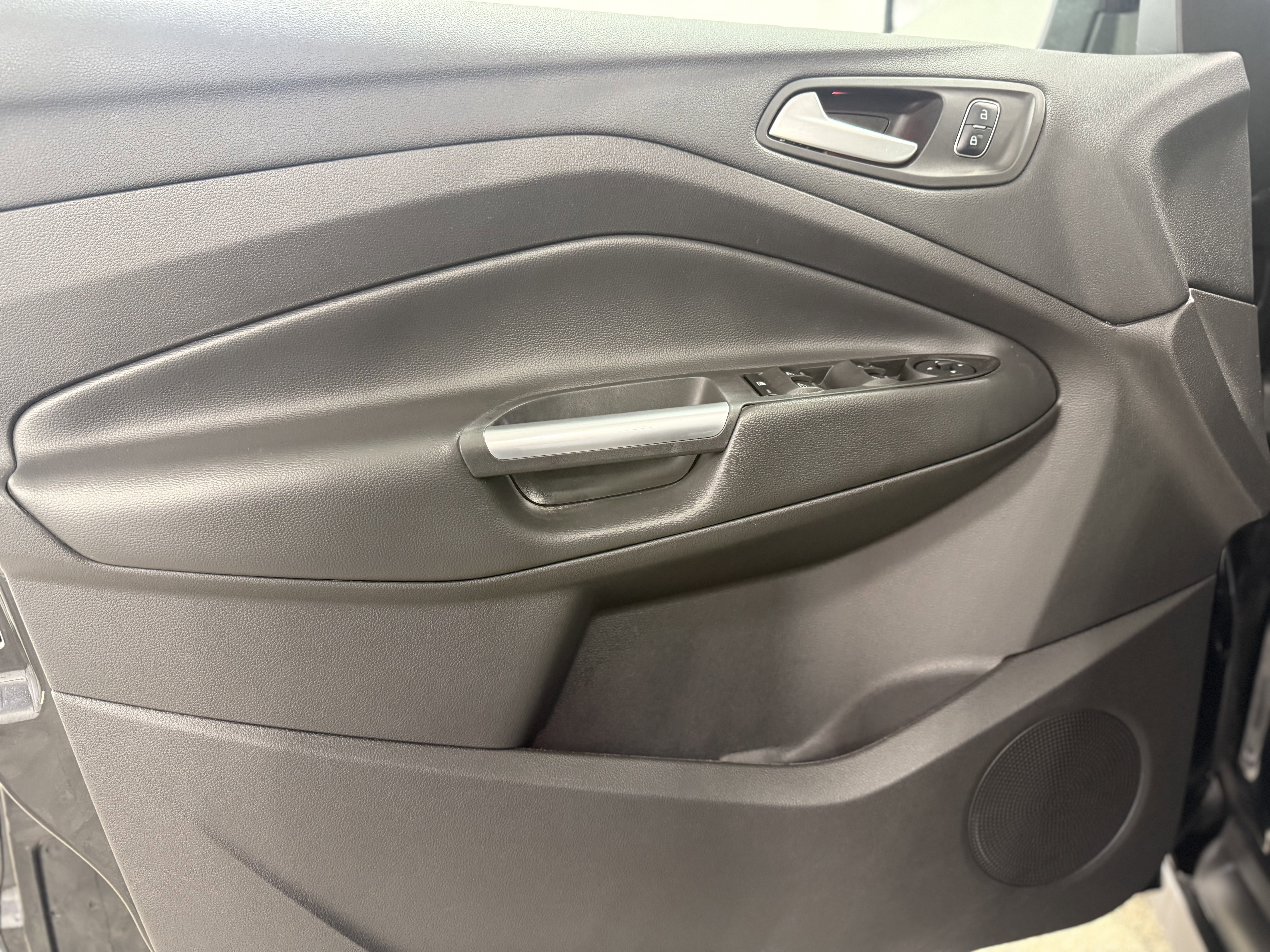 Used 2017 Ford C-MAX Energi Titanium image 12