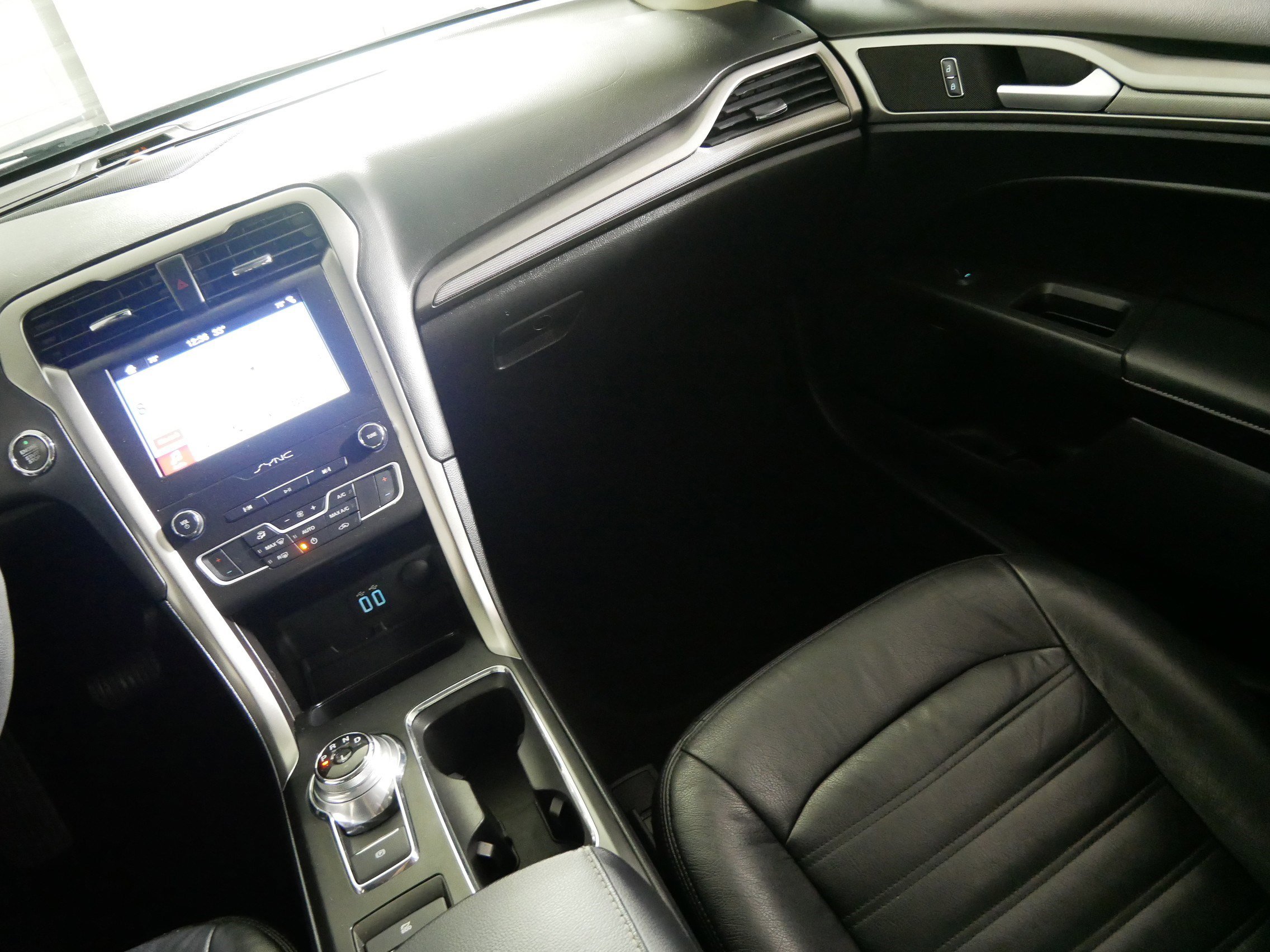 Used 2019 Ford Fusion SE image 11