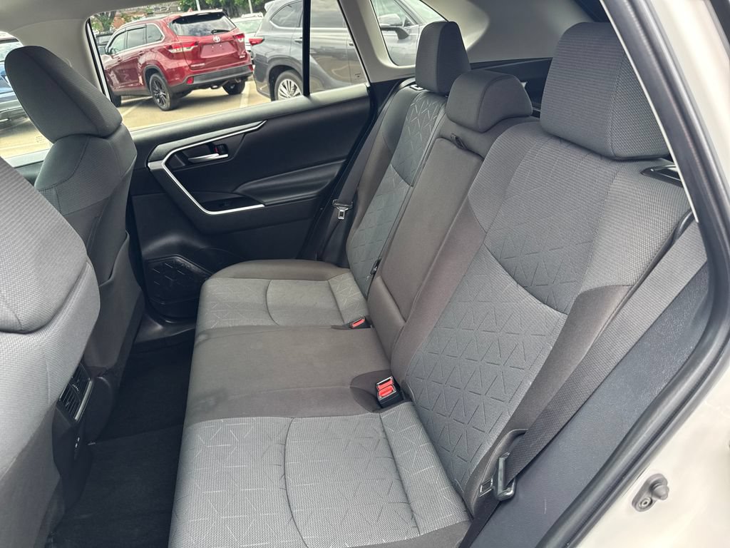 Used 2025 Toyota RAV4 XLE AWD/4WD image 34