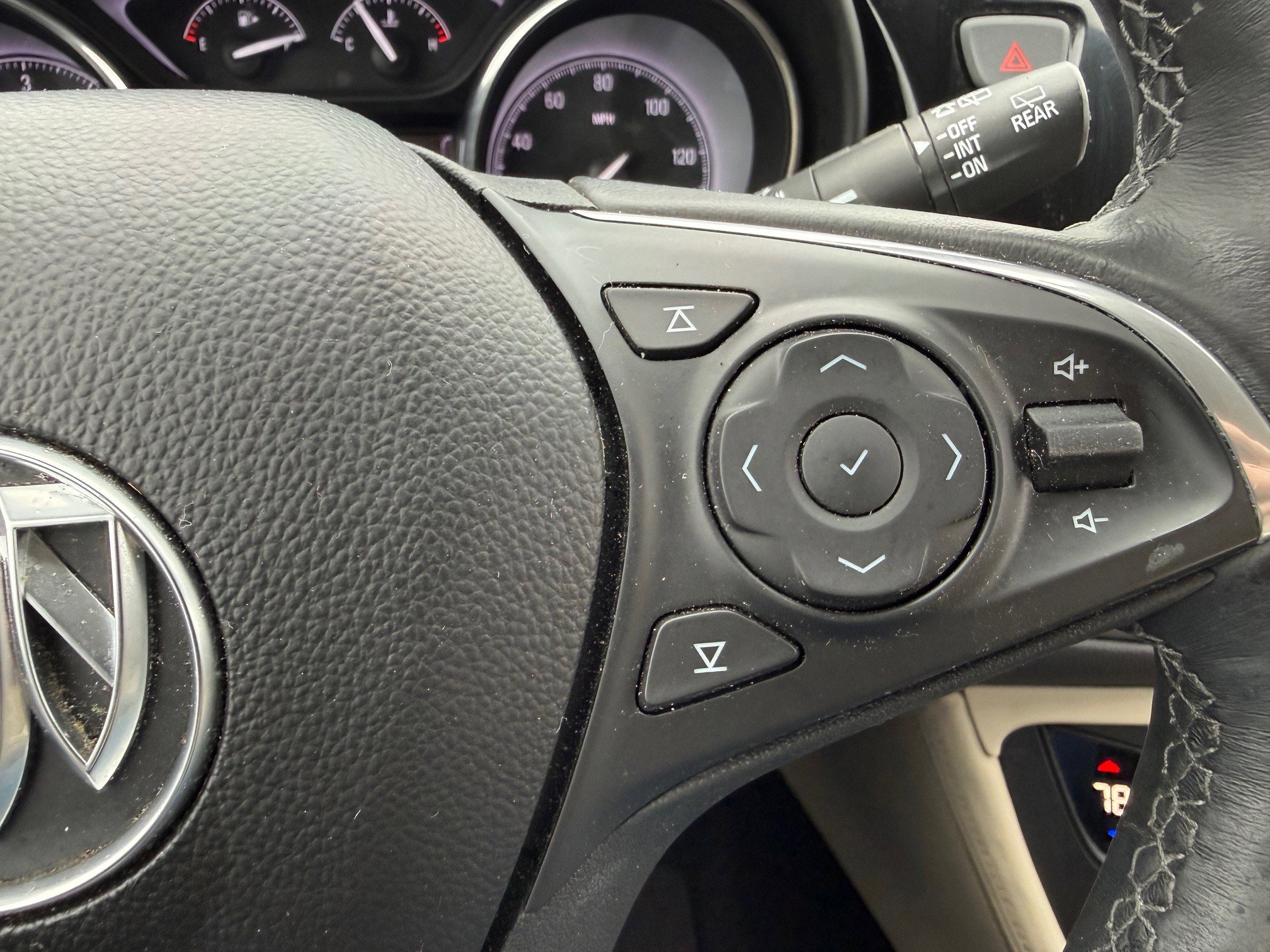 Used 2020 Buick Envision Essence image 18