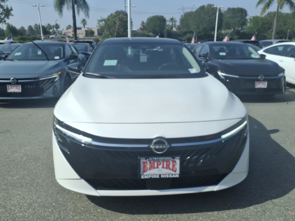 New 2026 Nissan Sentra SR w/ SR Premium Package FWD image 3
