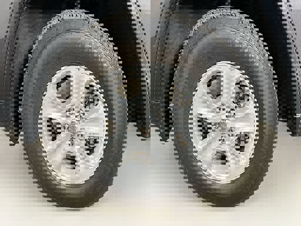 Used 2015 Jeep Grand Cherokee Laredo w/ Quick Order Package 23E image 8