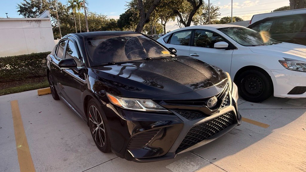 Used 2019 Toyota Camry SE w/ Convenience Package FWD image 4