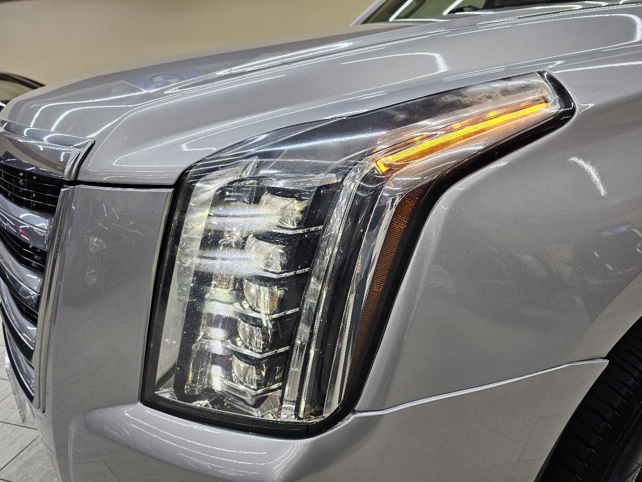 Used 2015 Cadillac Escalade ESV Luxury AWD/4WD image 10