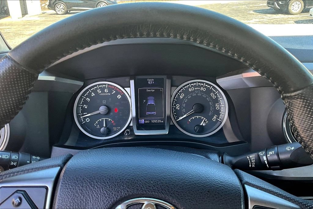 Used 2021 Toyota Tacoma SR5 AWD/4WD image 14