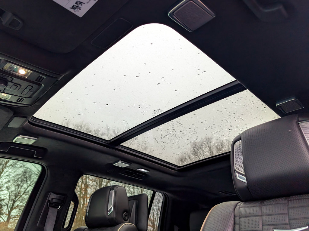 Used 2022 Cadillac Escalade ESV Sport Platinum w/ LPO, ONYX Package image 17