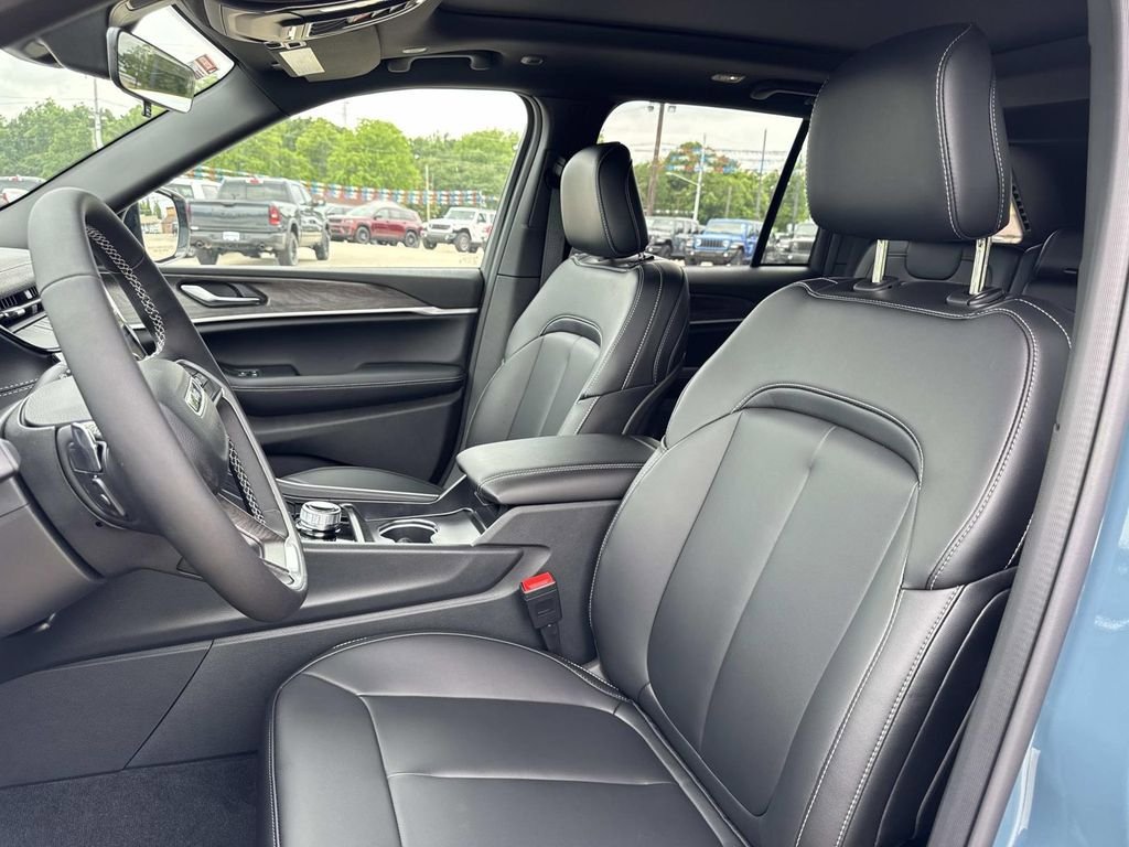 New 2026 Jeep Grand Cherokee Limited RWD image 33