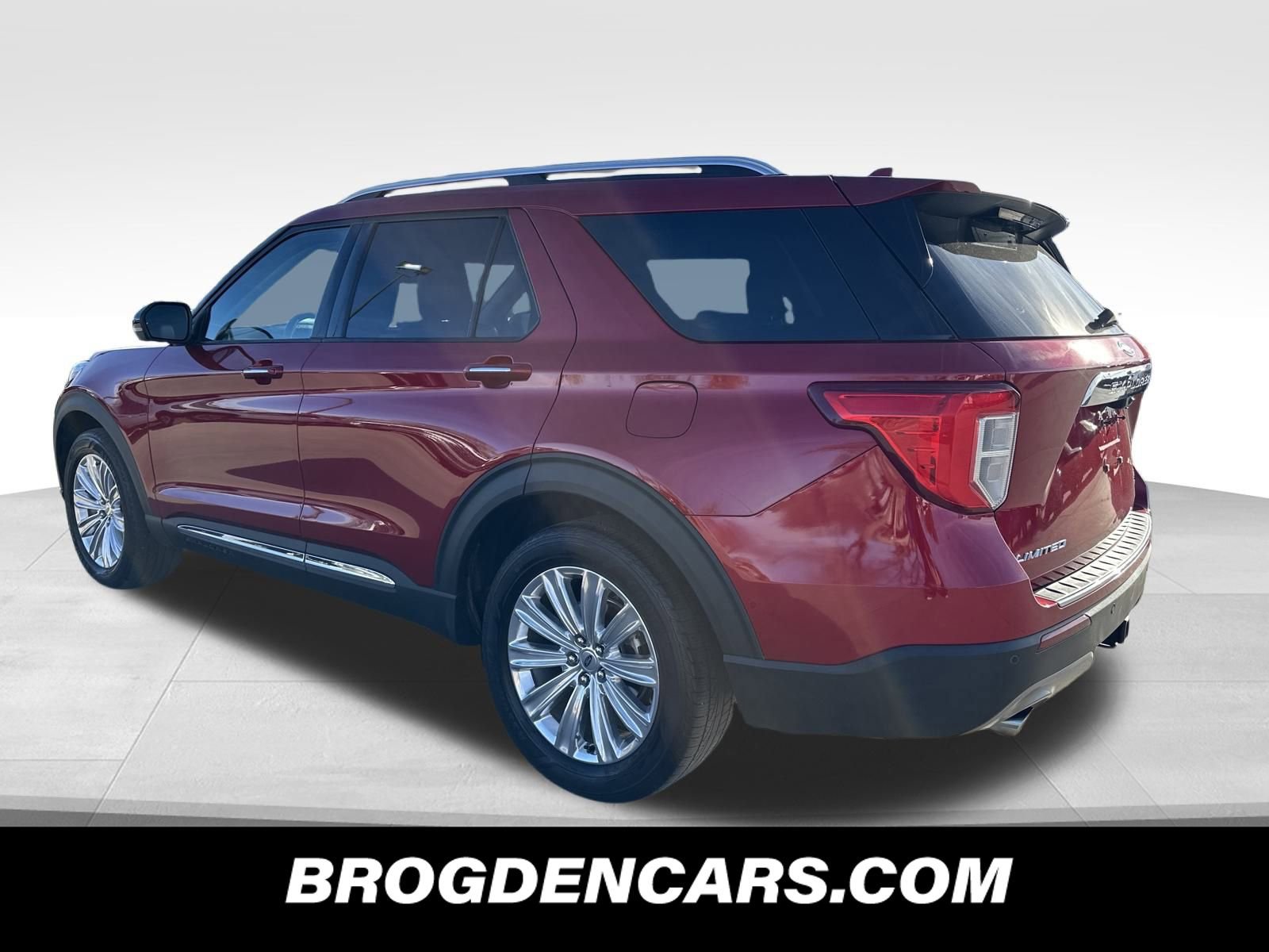 Used 2020 Ford Explorer Limited w/ Class III Trailer Tow Package image 8