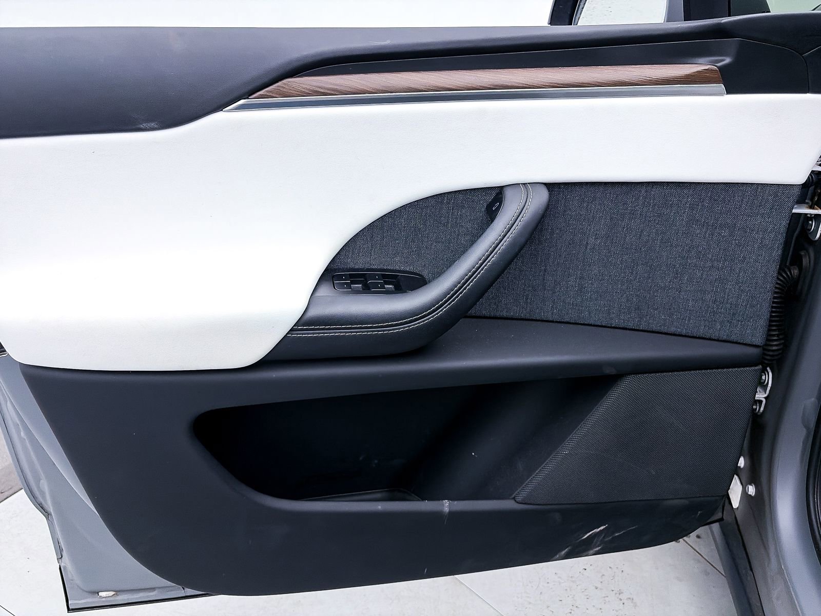 Used 2022 Tesla Model X image 16