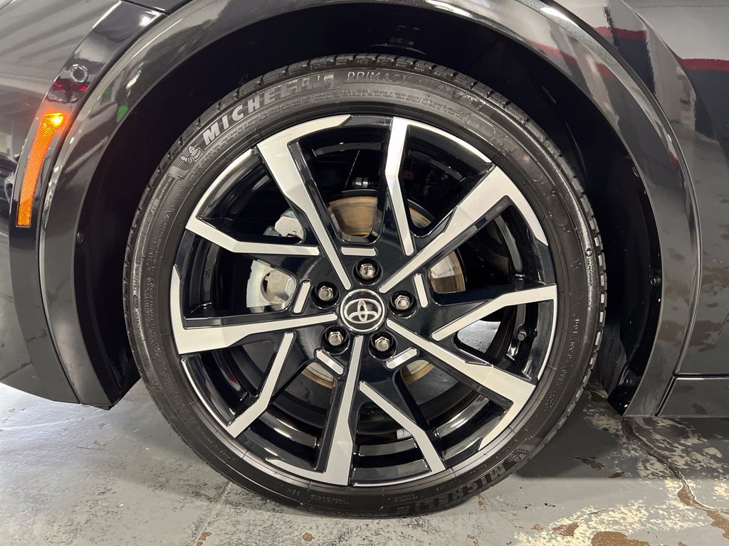 Used 2024 Toyota Prius Prime Premium w/ Advanced Technology Package FWD image 9