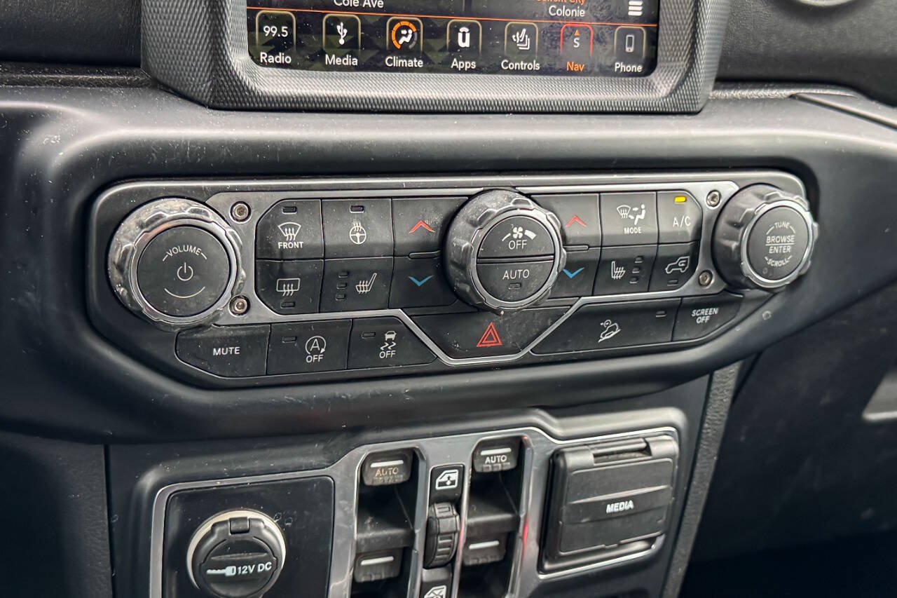 Used 2019 Jeep Wrangler Unlimited Sahara w/ Uconnect 4C Nav & Sound Group AWD/4WD image 26