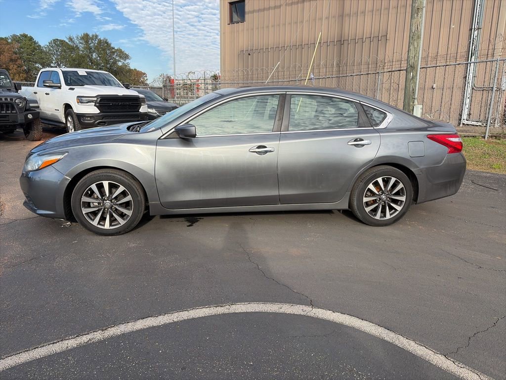 Used 2017 Nissan Altima 2.5 SV image 4