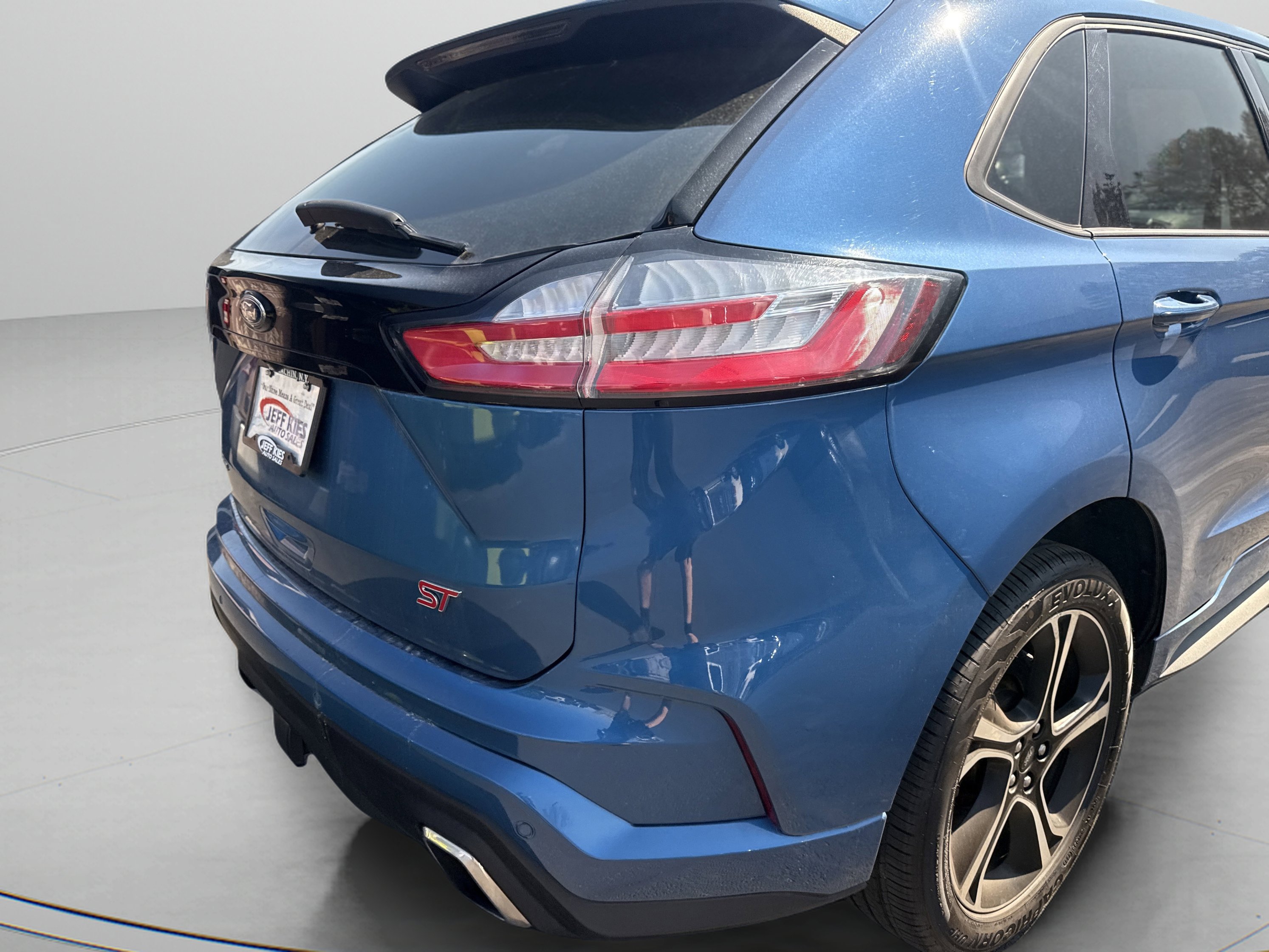Used 2019 Ford Edge ST w/ Convenience Package AWD/4WD image 2