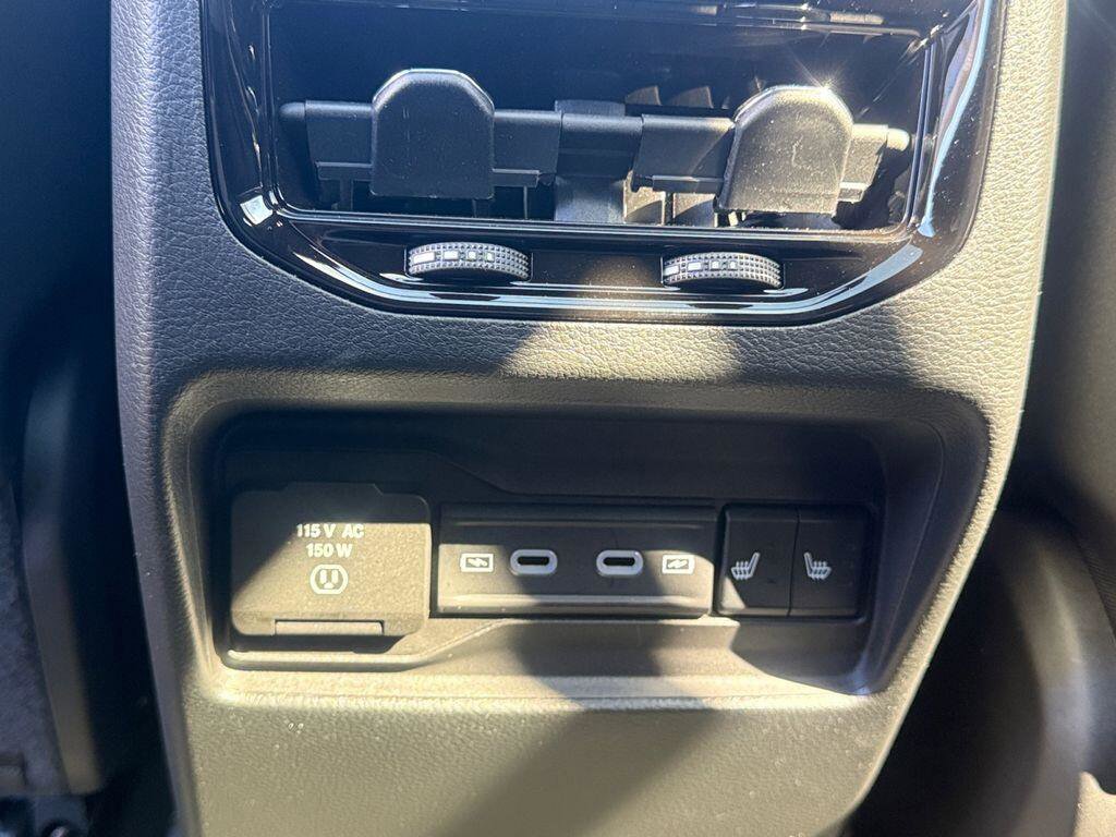 New 2026 Jeep Grand Cherokee Limited w/ Limited Altitude Package AWD/4WD image 24