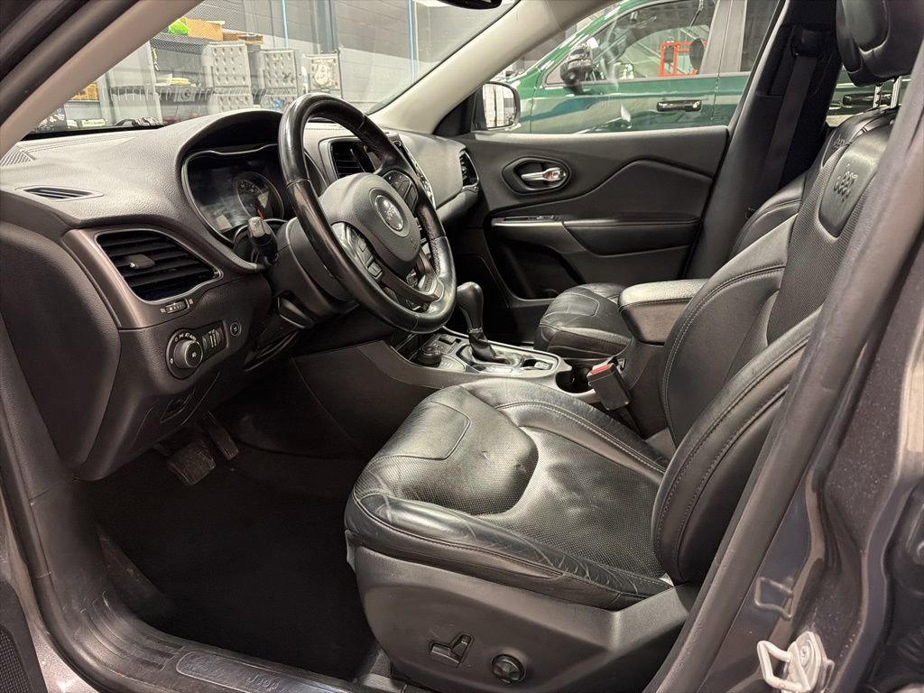 Used 2020 Jeep Cherokee Limited image 3