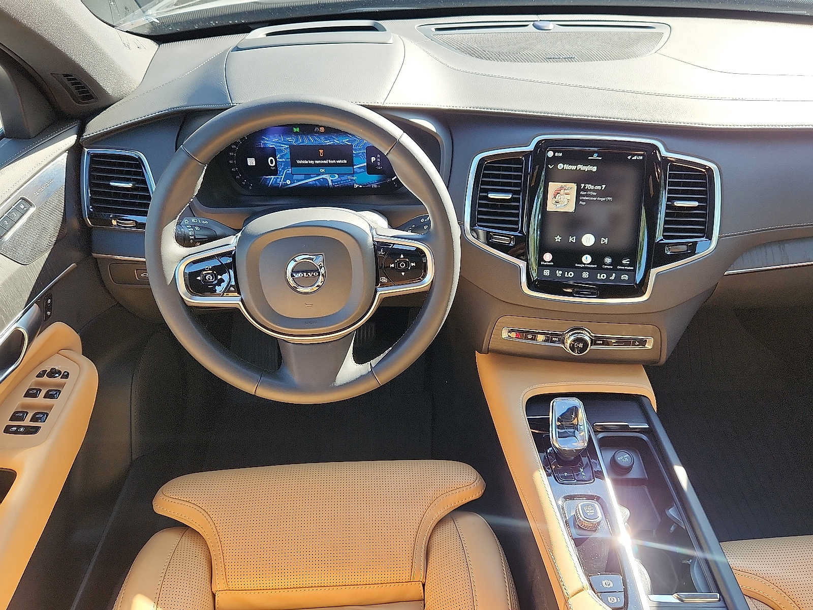 Certified 2024 Volvo XC90 B6 Ultimate w/ Protection Package AWD/4WD image 11
