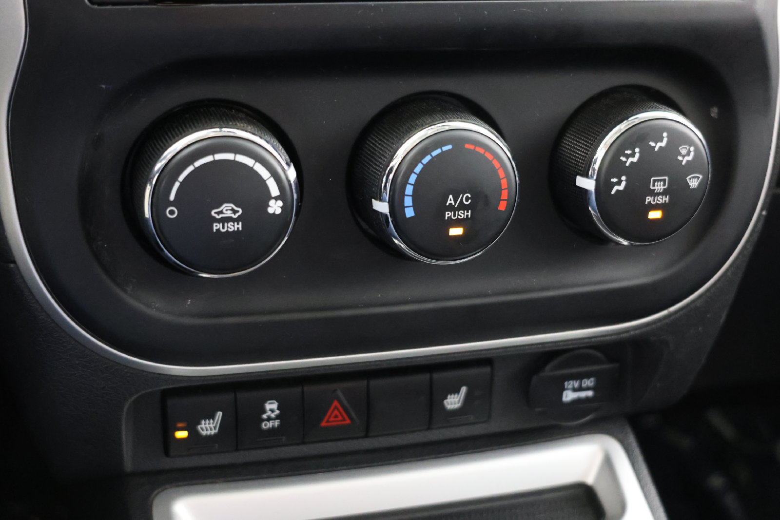 Used 2015 Jeep Compass Latitude w/ Sun/Sound Group FWD image 24