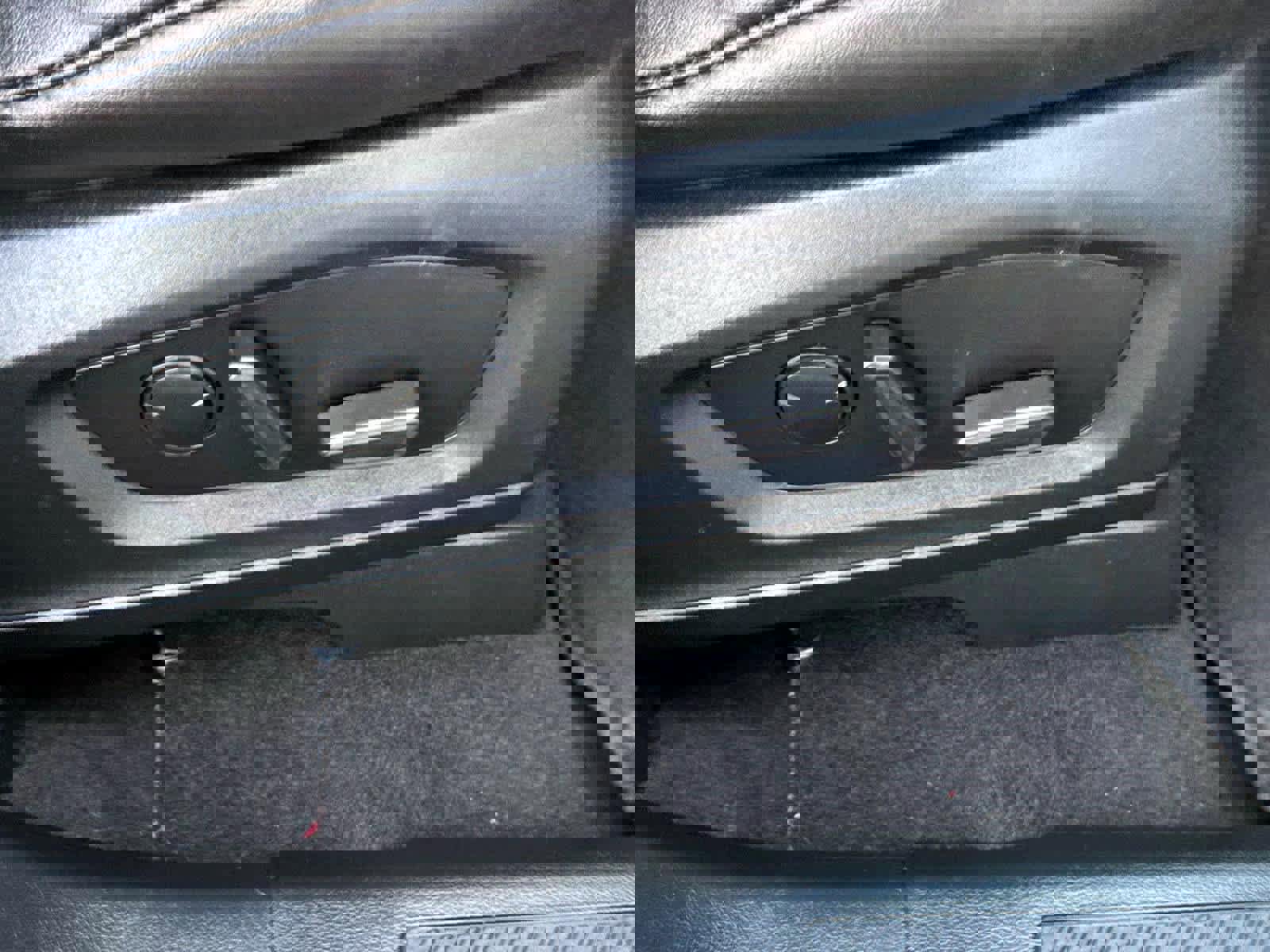 Used 2024 Ford Explorer XLT image 11