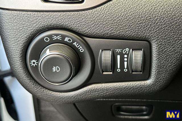 Used 2021 Jeep Cherokee Latitude Lux FWD image 35