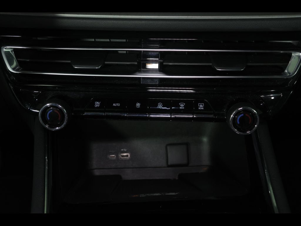 Used 2025 Chevrolet Traverse LT AWD/4WD image 27
