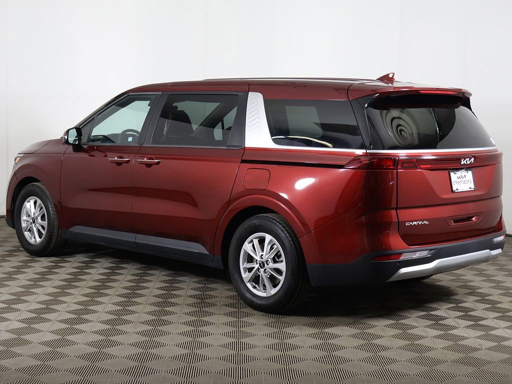 Used 2023 Kia Carnival LX image 10