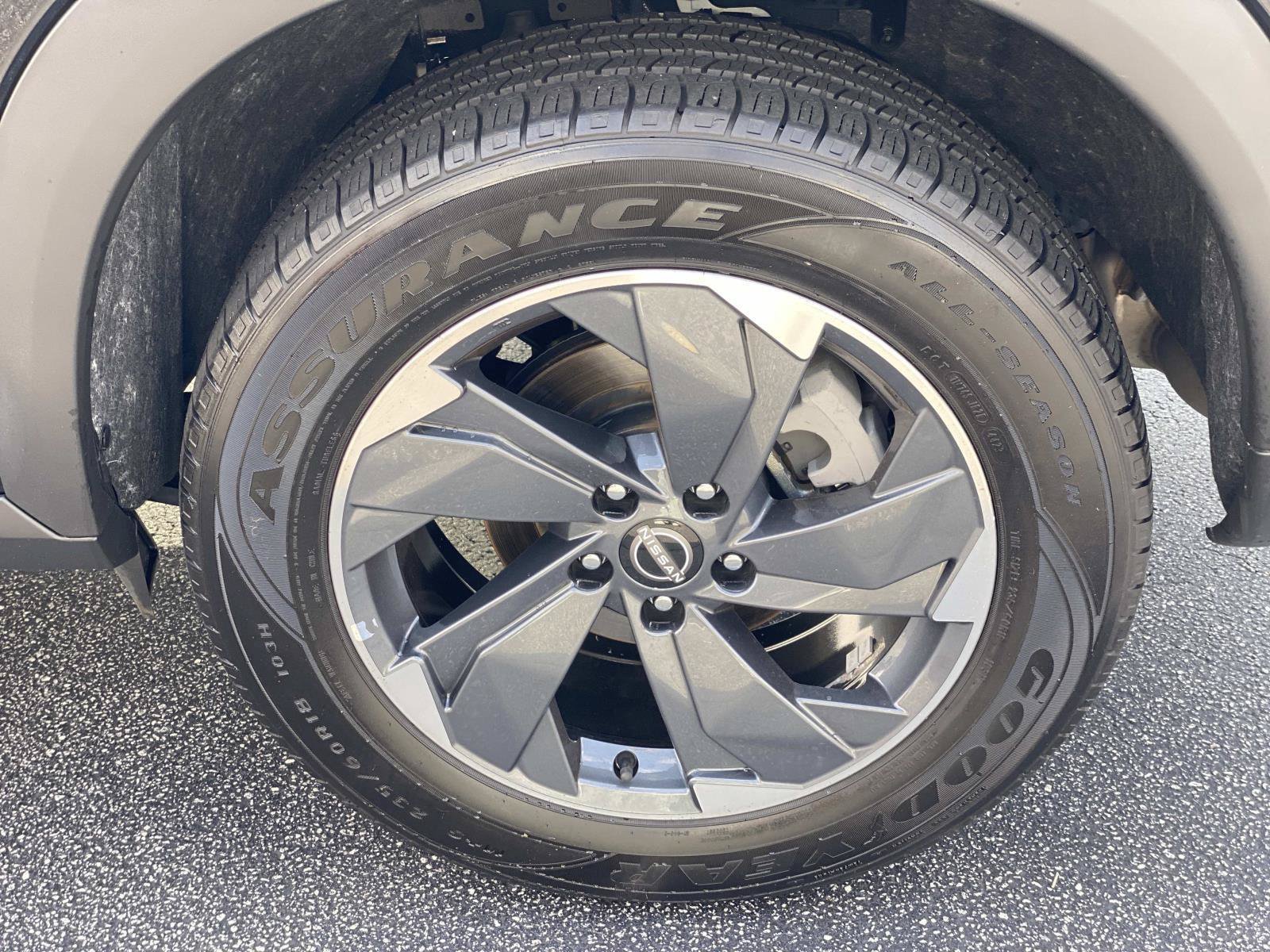 Used 2025 Nissan Rogue SV FWD image 14
