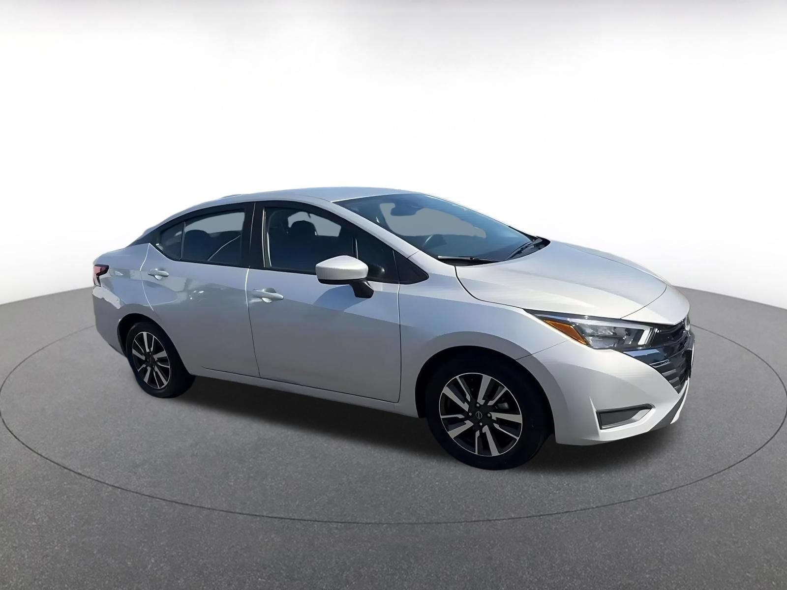 Used 2025 Nissan Versa SV FWD image 2