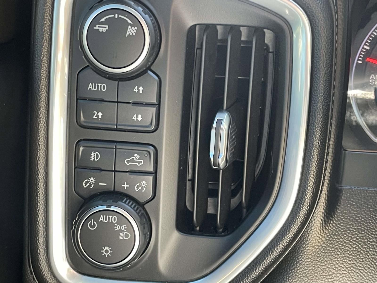 Used 2019 Chevrolet Silverado 1500 LT Trail Boss AWD/4WD image 29
