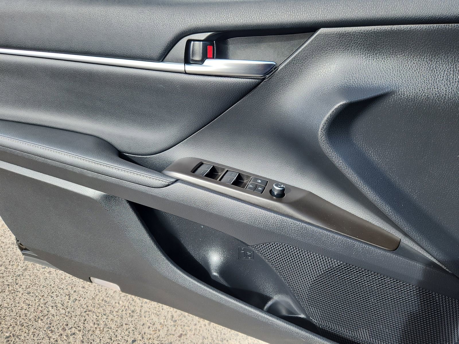 Used 2023 Toyota Camry XSE image 9