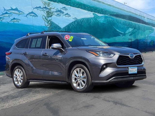 Used 2021 Toyota Highlander Limited FWD image 3