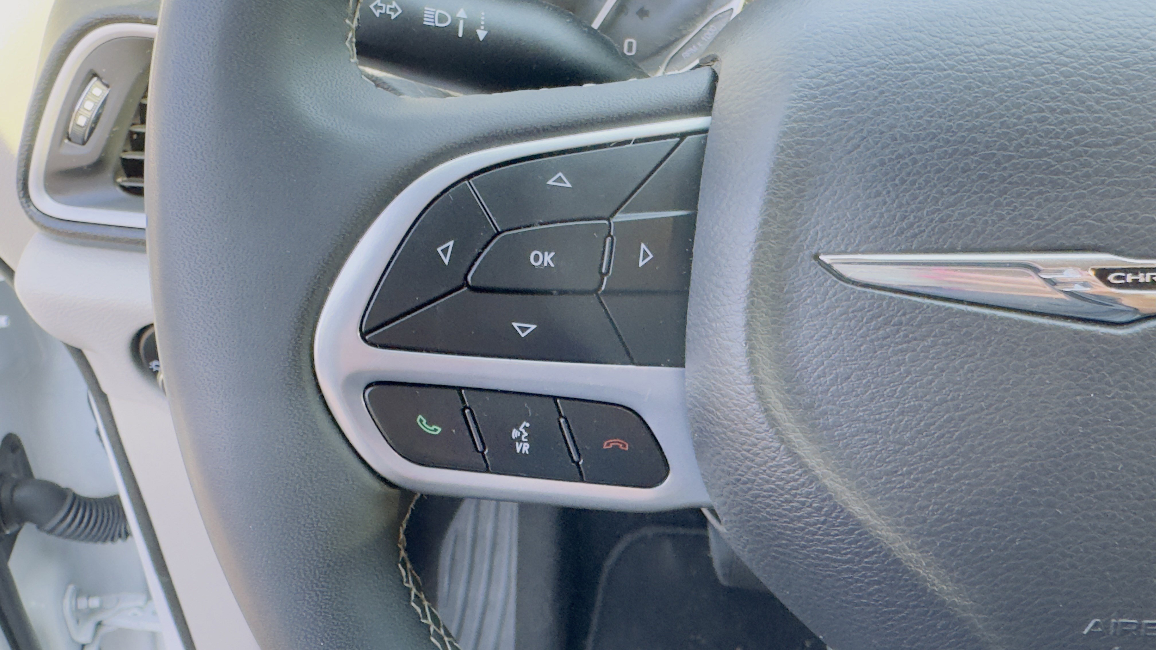 Used 2023 Chrysler Voyager LX image 18