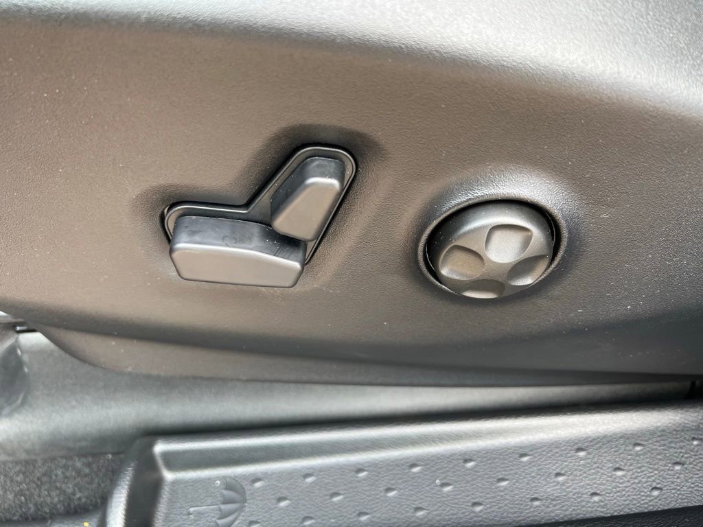 New 2027 Chrysler Pacifica Select FWD image 30