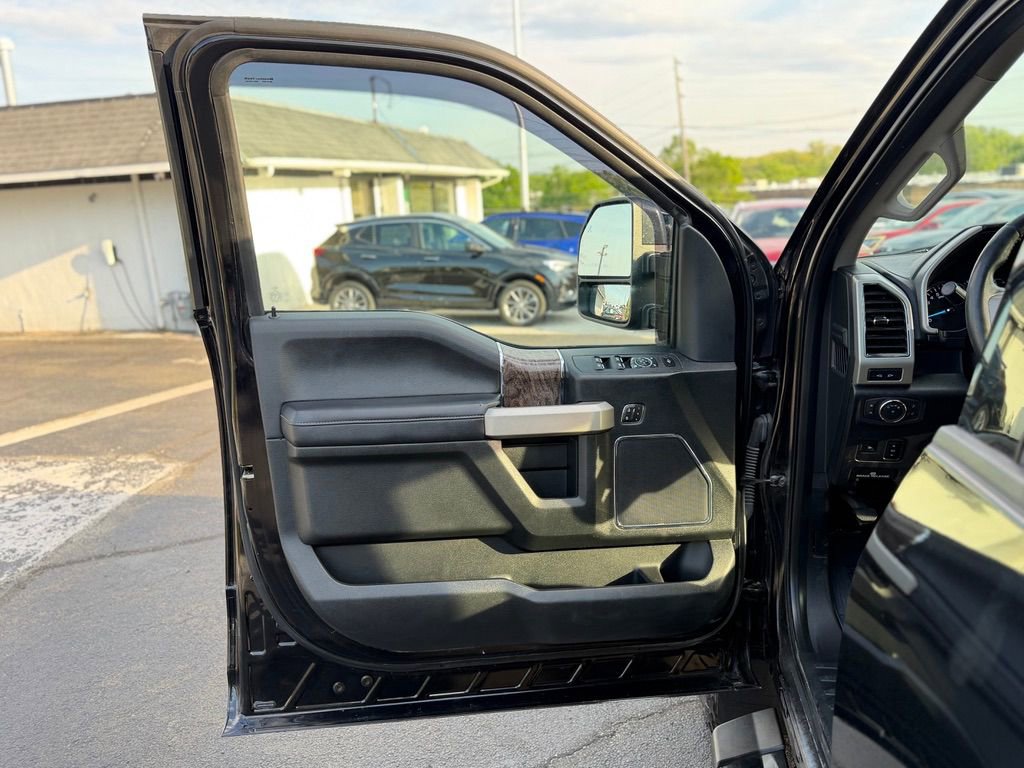 Used 2019 Ford F250 Lariat w/ Lariat Ultimate Package AWD/4WD image 12