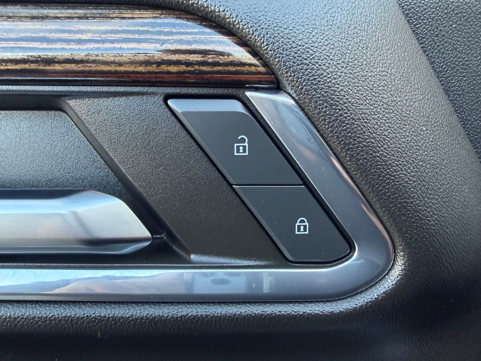 Used 2024 GMC Sierra 1500 Elevation image 16