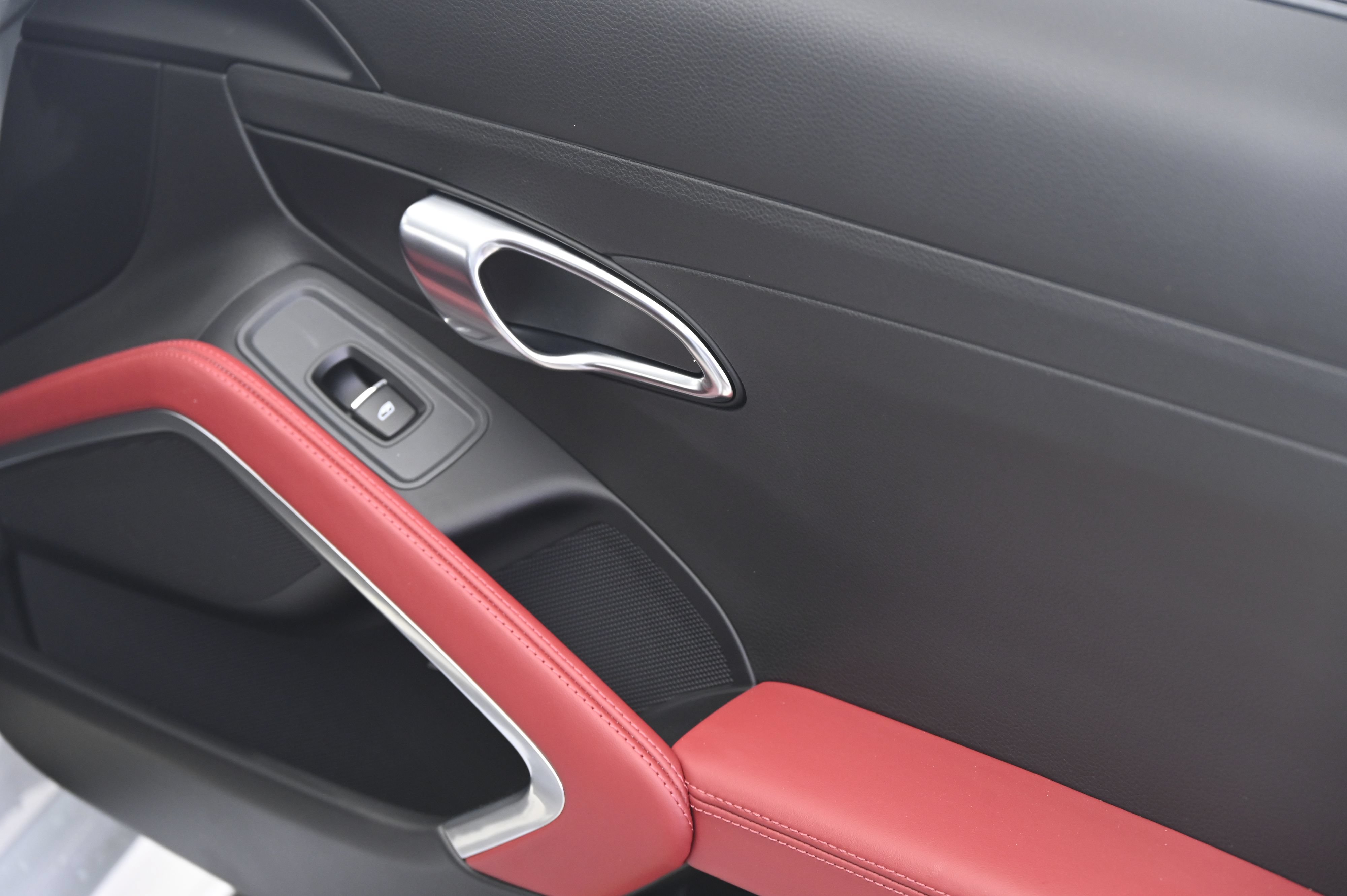 Certified 2024 Porsche 718 Cayman S RWD image 18
