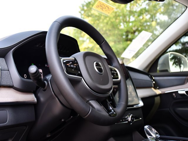 New 2026 Volvo XC90 B6 Plus w/ Protection Package Premier image 15