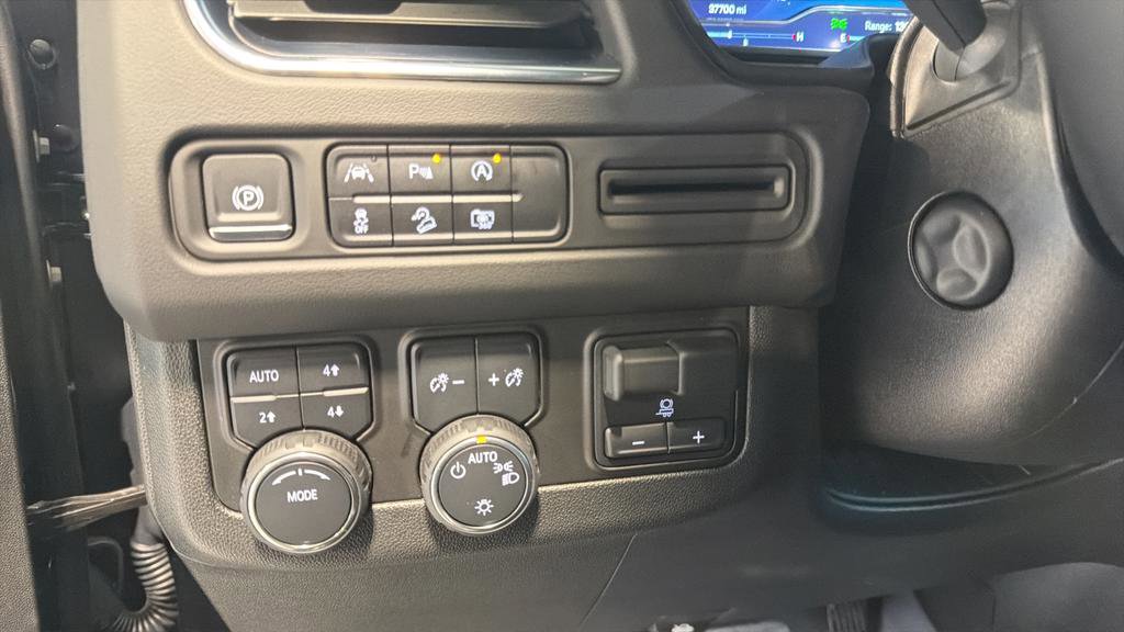 Used 2024 Chevrolet Suburban Z71 w/ Luxury Package image 23