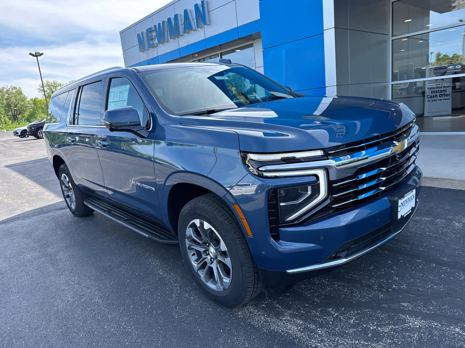 New 2026 Chevrolet Suburban LT w/ Comfort Package AWD/4WD image 1