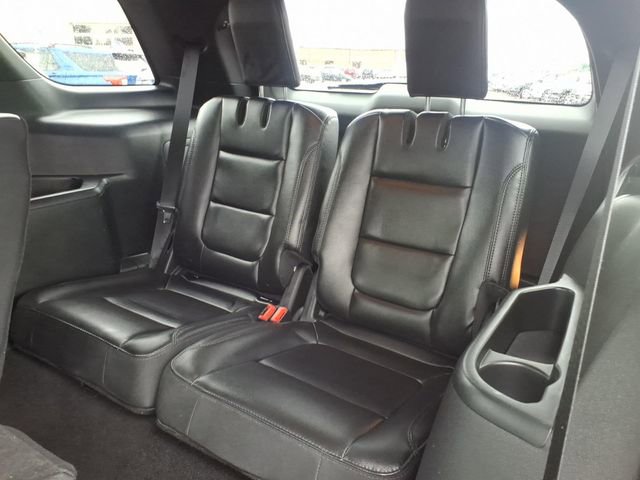 Used 2019 Ford Explorer XLT w/ Equipment Group 202A AWD/4WD image 13