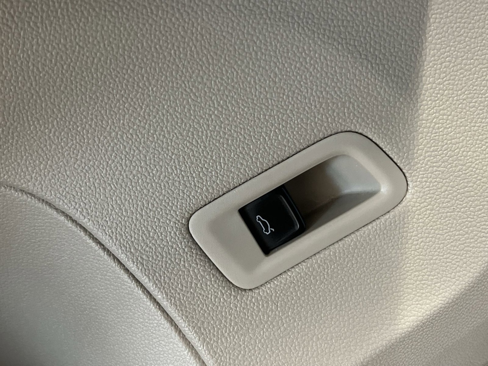 Used 2025 Volkswagen Atlas SE image 28