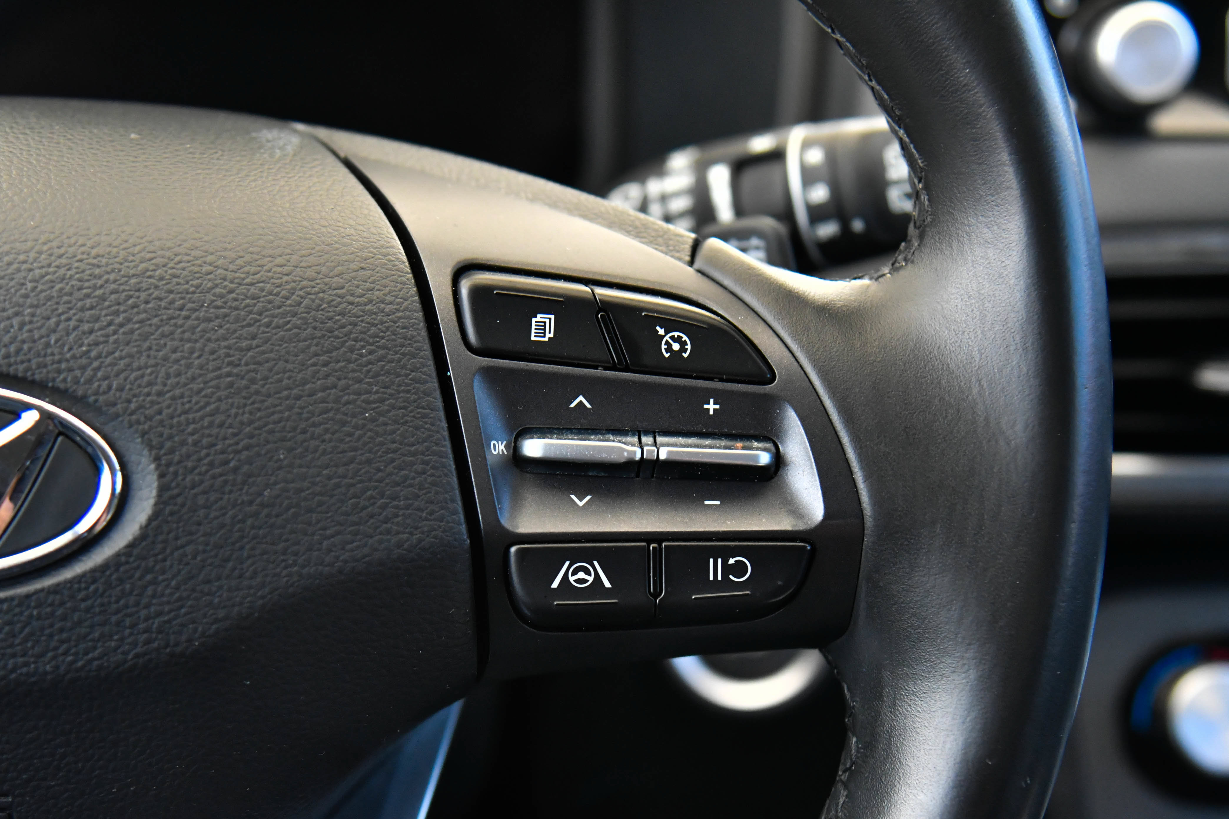 Used 2023 Hyundai Kona SEL FWD image 32