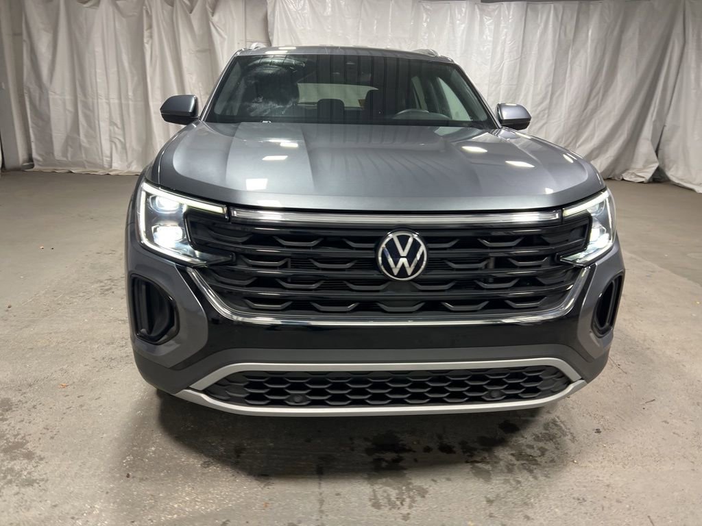 Used 2024 Volkswagen Atlas Cross Sport SE image 2