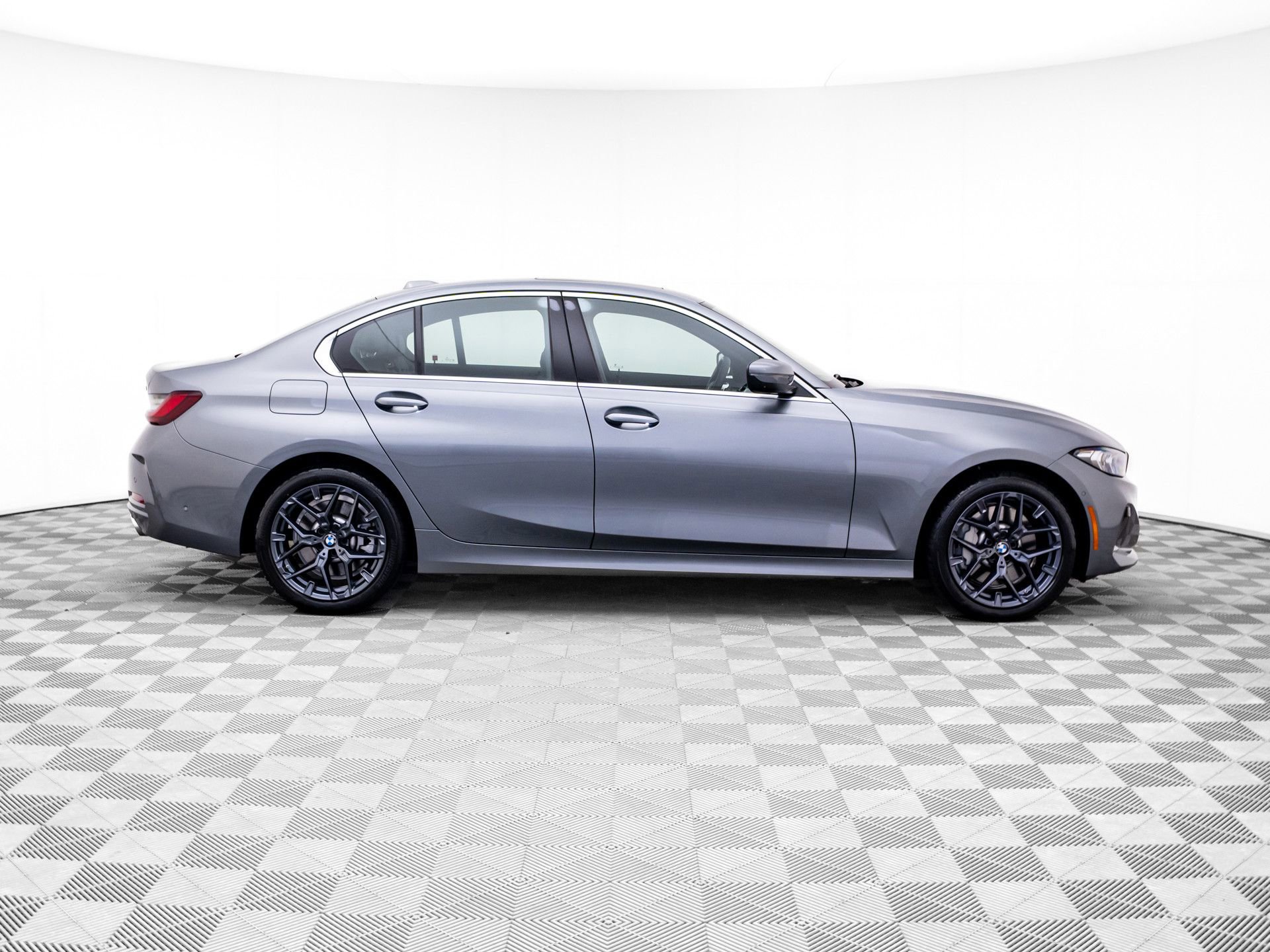 Certified 2025 BMW 330i xDrive Sedan w/ Premium Package AWD/4WD image 6